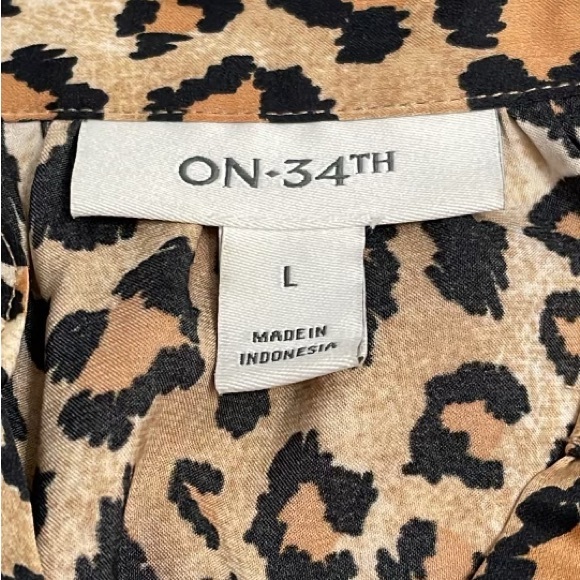 On - 34th pleated ,long sleeves dress , size Large - Picture 9 of 11